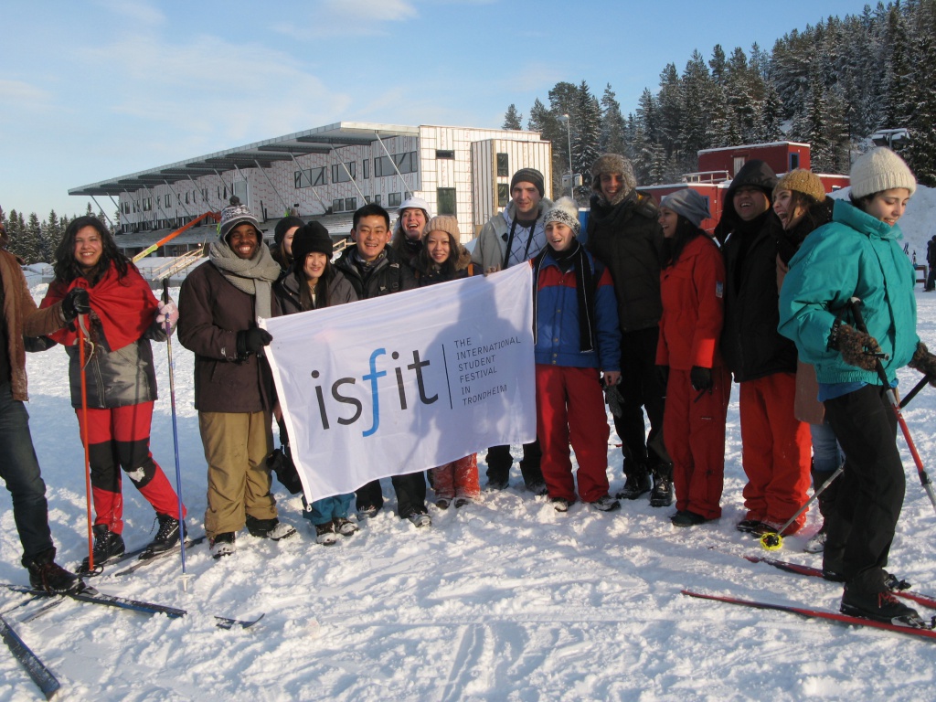 Студенты-экономисты  ВолГУ приняли участие в международном студенческом фестивале в Норвегии (4).JPG